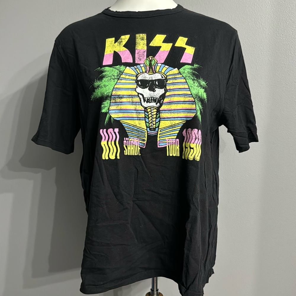Kiss In The Shade Tour T-shirt. L/XL